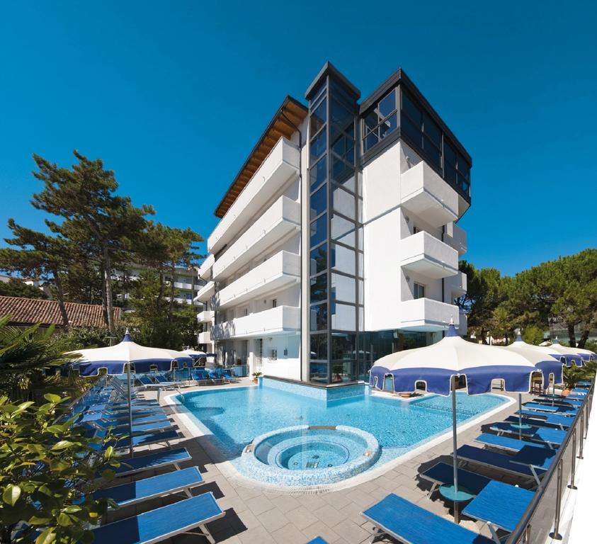 Hotel Bellevue Lignano Sabbiadoro Exterior foto
